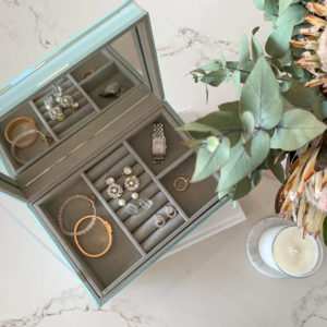 Beauty Queens, it’s time to get organised. Delightful vanity + jewellery boxes